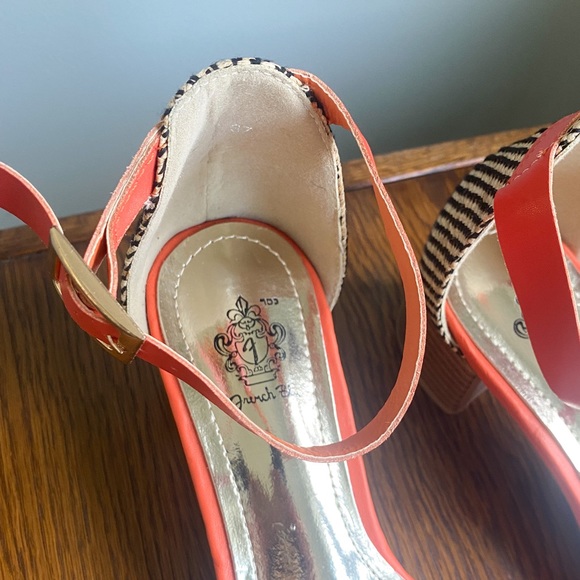 ModCloth Freeing Motif Mid Heel Sandals Size 7 - Picture 4 of 7